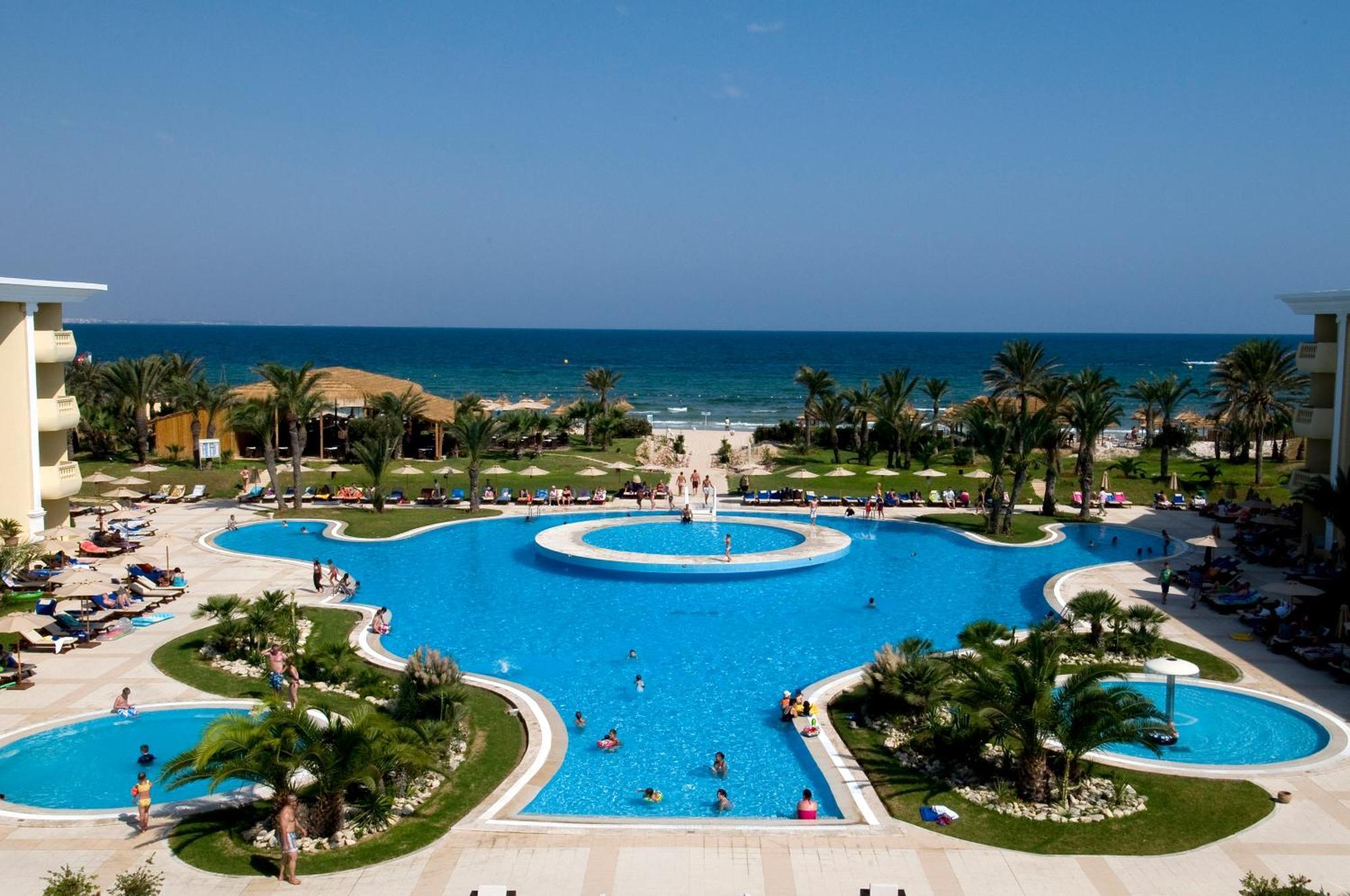 ロイヤル タラッサ モナスティール ホテル モナスティル エクステリア 写真 The swimming pool at the Royal Beach Palace