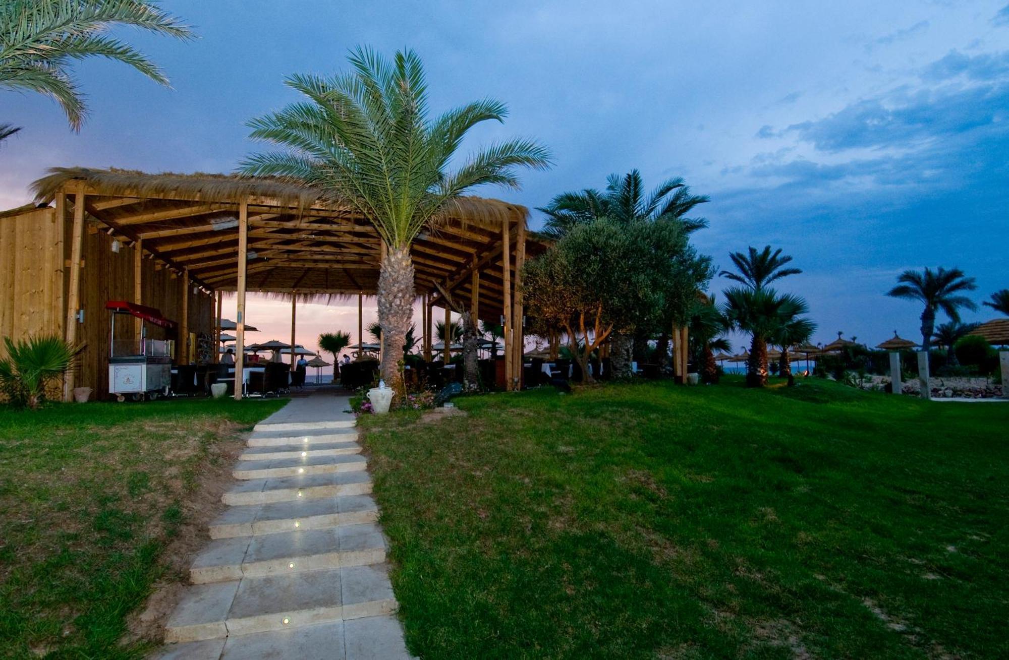 ロイヤル タラッサ モナスティール ホテル モナスティル エクステリア 写真 The resort's beach bar