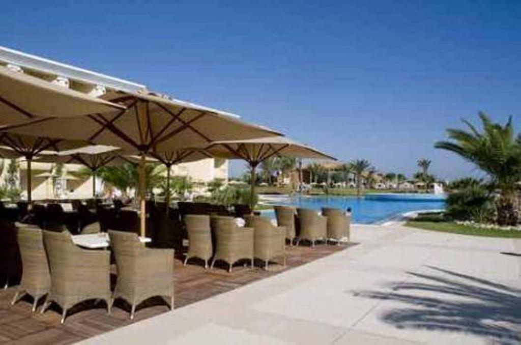 ロイヤル タラッサ モナスティール ホテル モナスティル エクステリア 写真 The pool at the resort