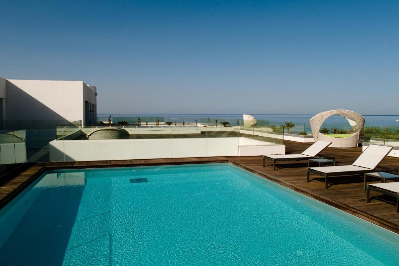 ロイヤル タラッサ モナスティール ホテル モナスティル 部屋 写真 Rooftop pool at the hotel