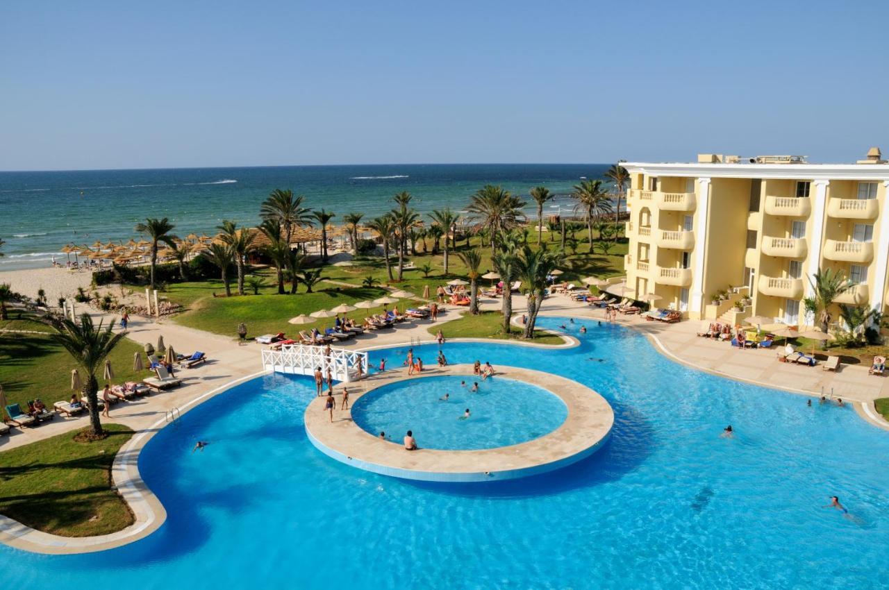 ロイヤル タラッサ モナスティール ホテル モナスティル エクステリア 写真 A swimming pool at a resort in Tunisia