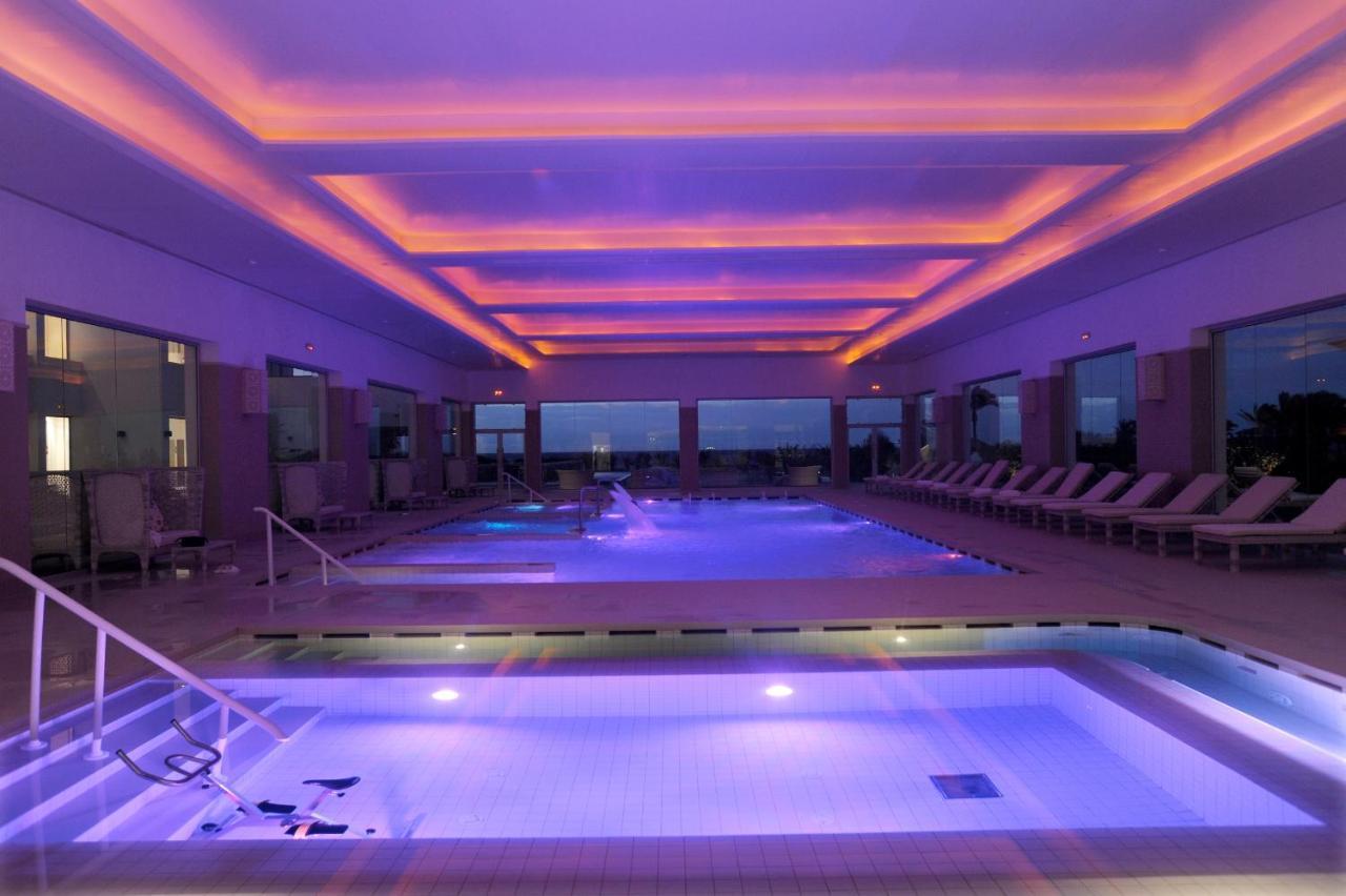 ロイヤル タラッサ モナスティール ホテル モナスティル エクステリア 写真 The indoor pool at the hotel