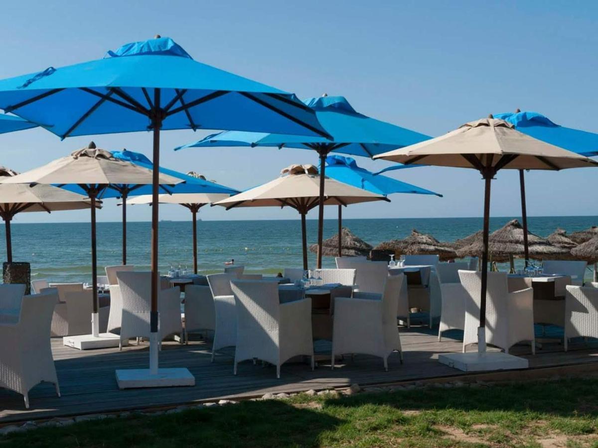 ロイヤル タラッサ モナスティール ホテル モナスティル エクステリア 写真 The beach at the Hotel de la Plage
